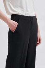 Afbeelding in Gallery-weergave laden, EVIE classic trousers zwart