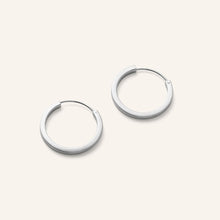 Afbeelding in Gallery-weergave laden, SMALL CIRCLE LINE hoops
