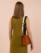 Afbeelding in Gallery-weergave laden, Webbing Strap striped black / white / cognac leather