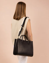 Afbeelding in Gallery-weergave laden, Webbing Strap striped black / white / black leather