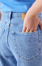 Afbeelding in Gallery-weergave laden, JOYBIRD cropped straight jeans
