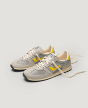 Afbeelding in Gallery-weergave laden, MARATHON CLUB SCARLET - gray lemon