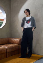 Afbeelding in Gallery-weergave laden, MILA t-shirt