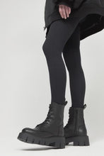 Video laden en afspelen in Gallery-weergave, CPH130 leather black