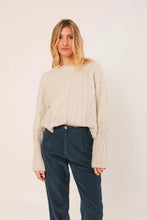 Afbeelding in Gallery-weergave laden, CABLE-KNIT CROP SWEATER