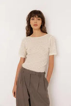 Afbeelding in Gallery-weergave laden, SLIM CIRCULAR JACQUARD T-SHIRT