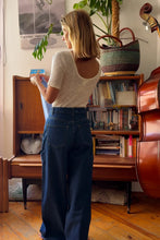 Afbeelding in Gallery-weergave laden, SLIM CIRCULAR JACQUARD T-SHIRT