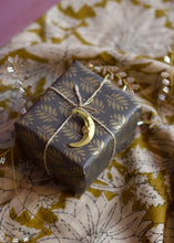 Afbeelding in Gallery-weergave laden, Tiny moon tag gold per 10 stuks