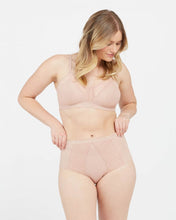 Afbeelding in Gallery-weergave laden, Spotlight on Lace - Brief