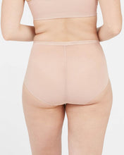 Afbeelding in Gallery-weergave laden, Spotlight on Lace - Brief