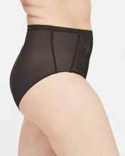 Afbeelding in Gallery-weergave laden, Spotlight on Lace - Brief