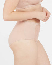 Afbeelding in Gallery-weergave laden, Spotlight on Lace - Brief