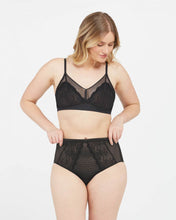 Afbeelding in Gallery-weergave laden, Spotlight on Lace - Brief