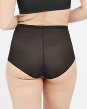 Afbeelding in Gallery-weergave laden, Spotlight on Lace - Brief