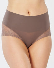 Afbeelding in Gallery-weergave laden, Undie-Tectable Lace Hi-Hipster