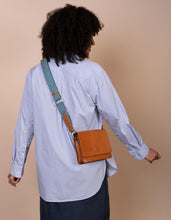 Afbeelding in Gallery-weergave laden, Webbing Strap jade/cognac