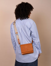 Afbeelding in Gallery-weergave laden, Webbing Strap herringbone/sand/cognac