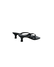 Afbeelding in Gallery-weergave laden, ROCCIO black leather sandals
