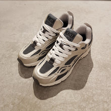 Afbeelding in Gallery-weergave laden, THE RE RUN sneakers | champagne / grey

