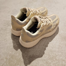 Afbeelding in Gallery-weergave laden, THE RE RUN MAX sneakers | creme
