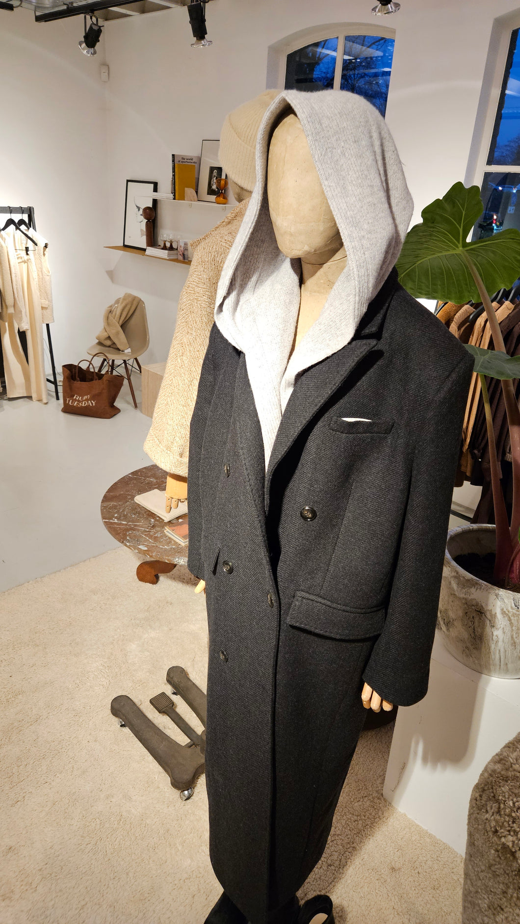 VALLERE hooded scarf