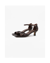 Afbeelding in Gallery-weergave laden, RUBBY snake-effect leather sandal
