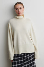 Afbeelding in Gallery-weergave laden, ALPHA knit t-neck
