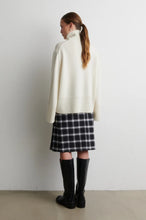 Afbeelding in Gallery-weergave laden, ALPHA knit t-neck

