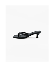 Afbeelding in Gallery-weergave laden, ROCCIO black leather sandals
