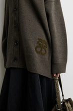 Afbeelding in Gallery-weergave laden, ALPHA KNIT monogram cardigan
