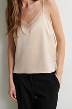 Afbeelding in Gallery-weergave laden, GLIMPS lace top cream tan
