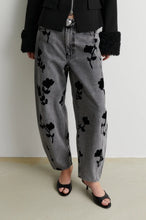 Afbeelding in Gallery-weergave laden, LAWRISSA denim barrel jeans
