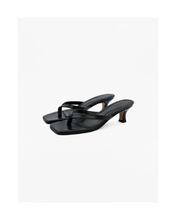 Afbeelding in Gallery-weergave laden, ROCCIO black leather sandals
