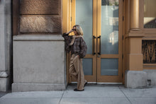 Afbeelding in Gallery-weergave laden, CIDORE Woolen check bomber jacket brown check
