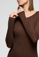 Afbeelding in Gallery-weergave laden, Perfect Line cashmere - T-Shirt Long Sleeve | chocolate 3
