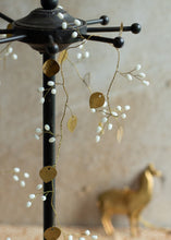 Afbeelding in Gallery-weergave laden, Garland white berries and gold
