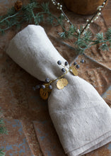 Afbeelding in Gallery-weergave laden, Napkin ring black wooden bead
