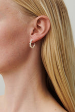 Afbeelding in Gallery-weergave laden, Ocean treasure hoops
