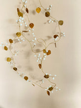 Afbeelding in Gallery-weergave laden, Garland white berries and gold
