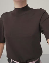 Video laden en afspelen in Gallery-weergave, CLARA crew neck knit
