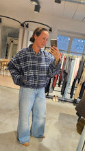 Afbeelding in Gallery-weergave laden, CIDORE Woolen check bomber jacket blue check
