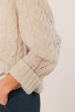 Afbeelding in Gallery-weergave laden, CABLE-KNIT CROP SWEATER
