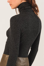 Afbeelding in Gallery-weergave laden, FITTED RIBBED top

