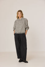 Afbeelding in Gallery-weergave laden, CONTRAST-EMBROIDERY blouse
