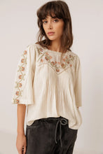 Afbeelding in Gallery-weergave laden, EMBROIDED YOKE blouse

