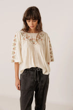Afbeelding in Gallery-weergave laden, EMBROIDED YOKE blouse
