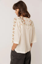 Afbeelding in Gallery-weergave laden, EMBROIDED YOKE blouse

