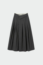 Afbeelding in Gallery-weergave laden, PLEATED CROSSOVER SKIRT
