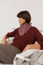Afbeelding in Gallery-weergave laden, STRIPED POPLIN HANDKERCHIEF
