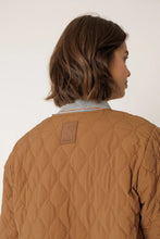 Afbeelding in Gallery-weergave laden, REVERSIBLE QUILTED COAT - abrigo
